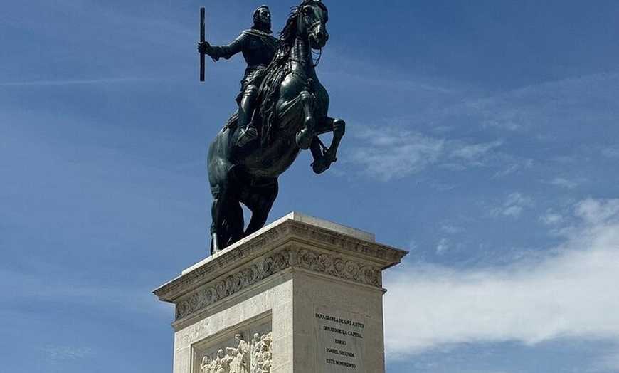 Image 34: Visita guiada a pie por la Ciudad Vieja de Madrid Semiprivada 12ppl...