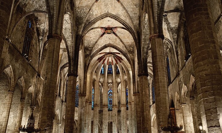 Image 2: Entrada a la Catedral de Barcelona