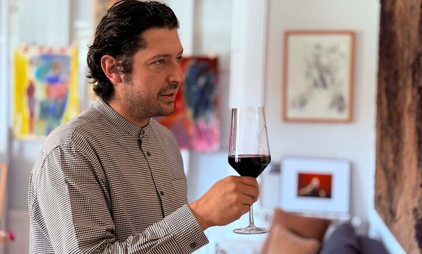 Image 15: Vinos y maravillas: Una cata española en una galería de arte privada