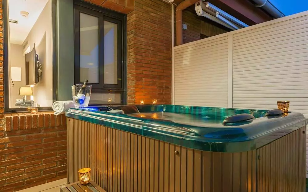 ✈ SPANIEN | Barcelona - Mariano Cubi Aparthotel Barcelona 4*, 2 Näc...