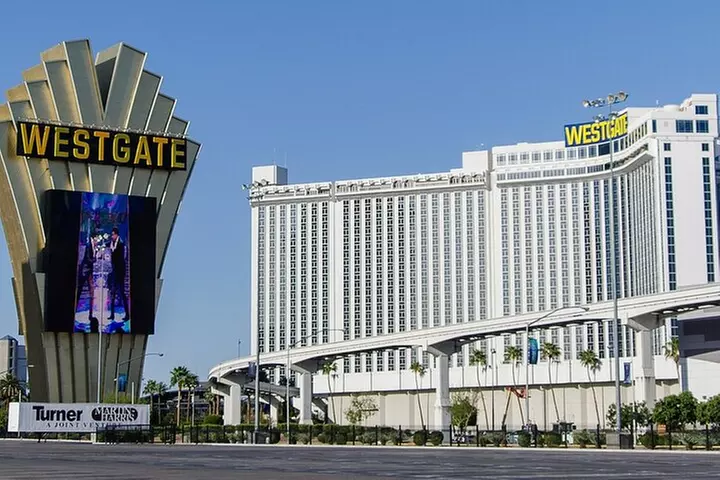 Elvis Presley History & Landmark Walking Tour Vegas