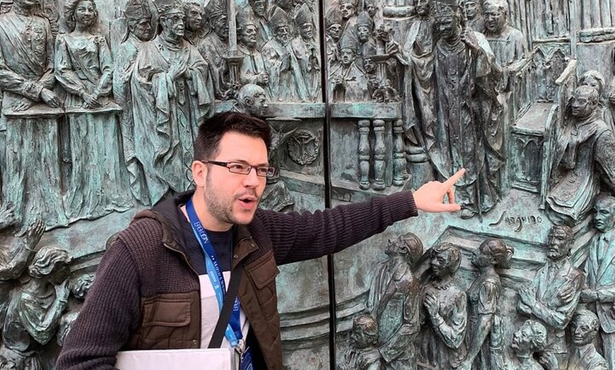 Image 12: Visita guiada a pie por la Ciudad Vieja de Madrid Semiprivada 12ppl...