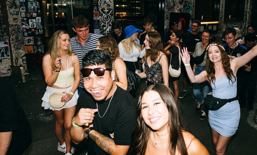 Image 9: Melbourne Pub Crawl (Batmania Tours)