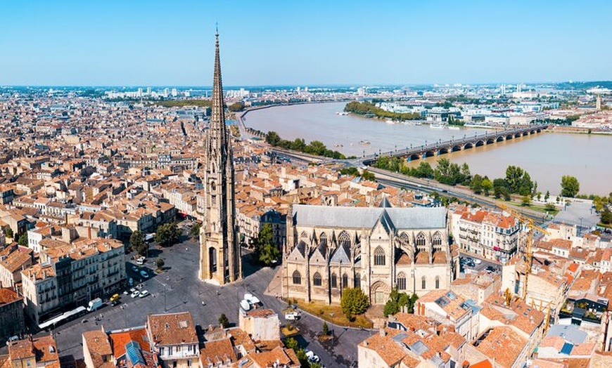 Image 2: Visite guidée privée de 2 heures à Bordeaux