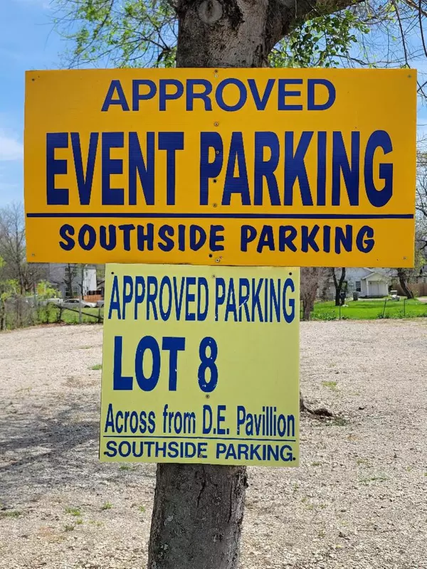 Parking at 3608 S. Fitzhugh Ave. Lot