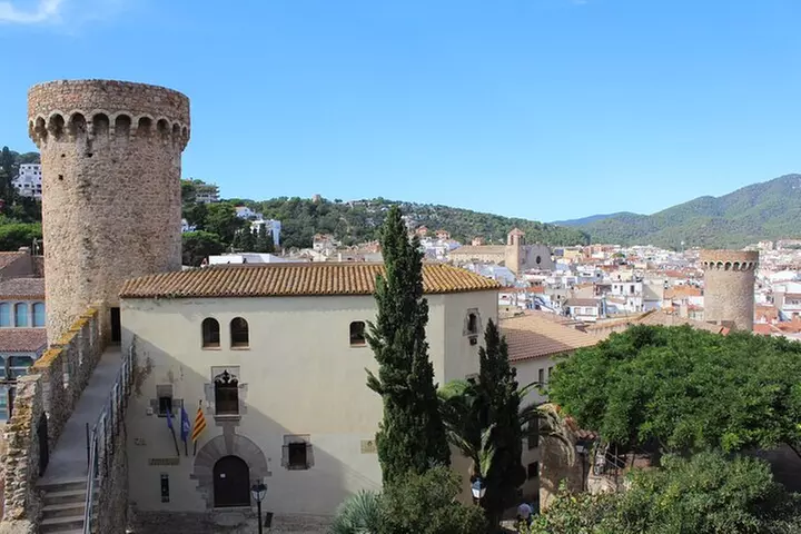 Tour turístico de un día por la Costa Brava con paseo en barco desd...