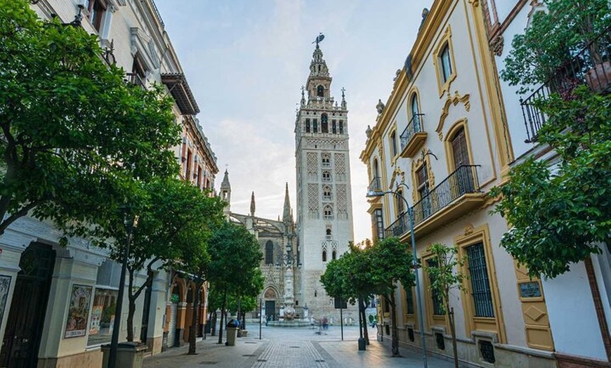 Image 1: Excursión a Sevilla con visita y entradas a la Catedral y Giralda