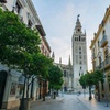 Image 1: Excursión a Sevilla con visita y entradas a la Catedral y Giralda