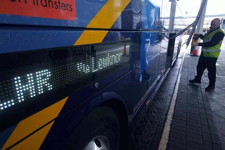 Airport Coach Service from Oxford to Gatwick - Second Medium