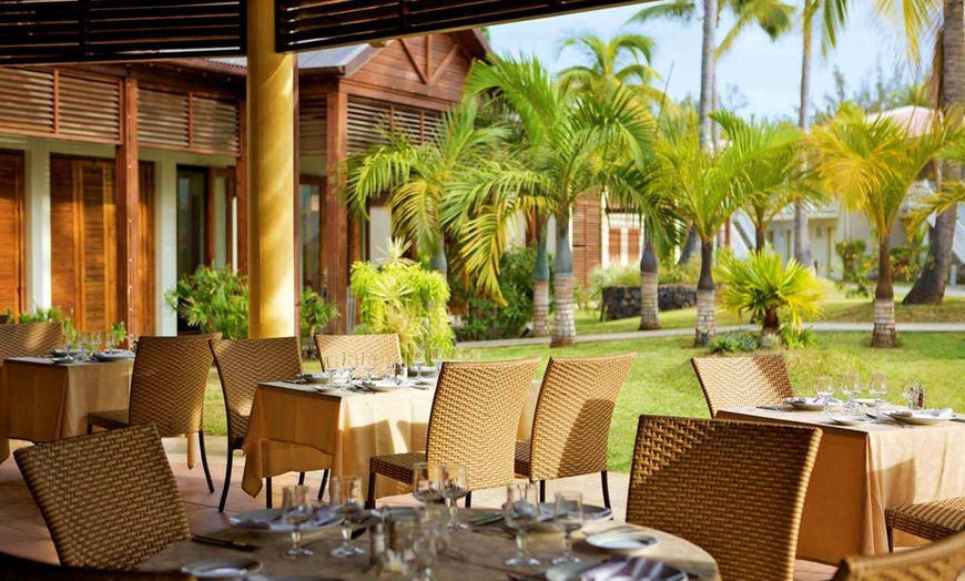 Image 5: ✈ LA RÉUNION | St Gilles - Hôtel Le Récif 3* - Piscine extérieure