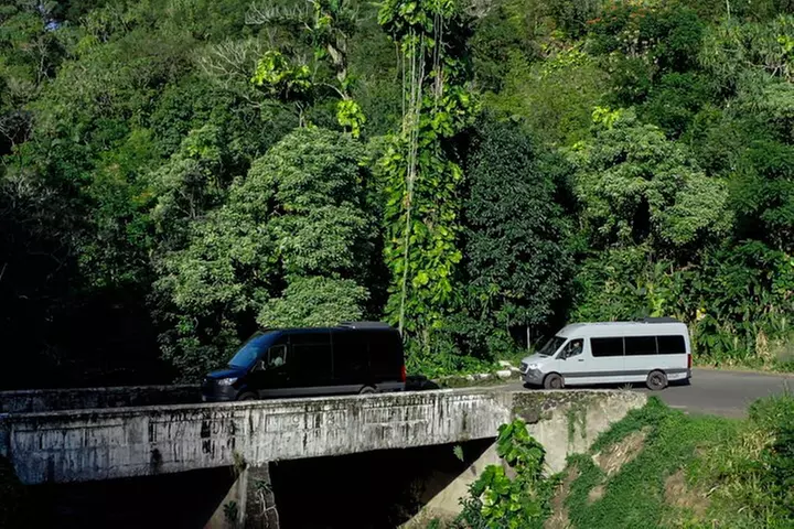 Maui: Road to Hana Adventure with Farm to Table Lunch