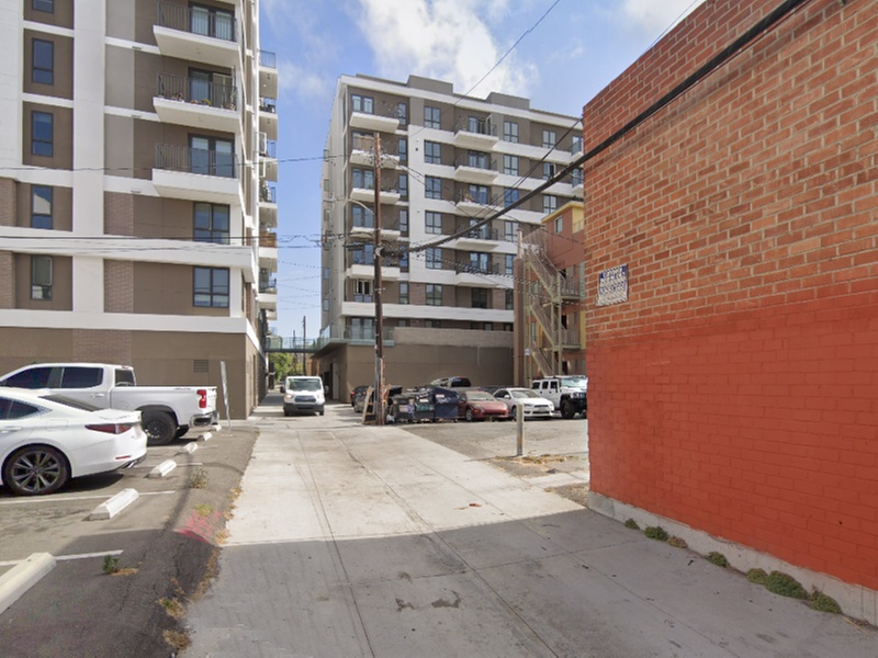 Parking at [SL78] 601 Pine Ave. Lot