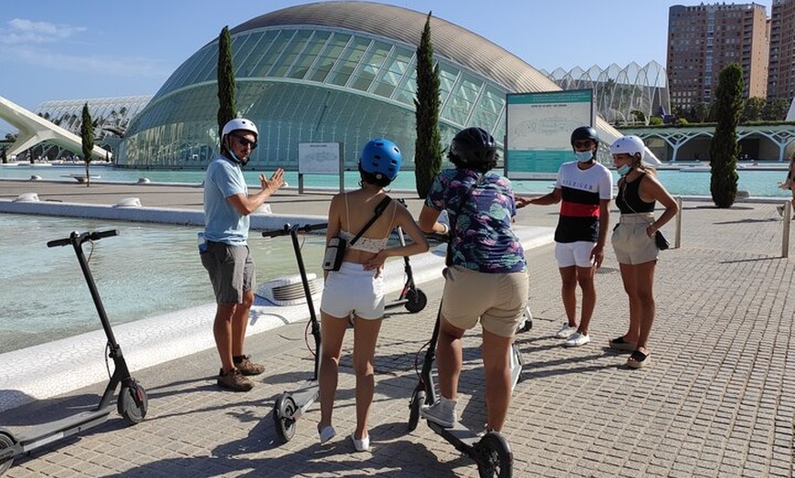 Image 4: Pasea por Valencia en Scooter eléctrico