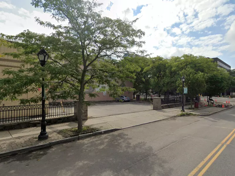 Parking at 310 Niagara St. Lot - P8031