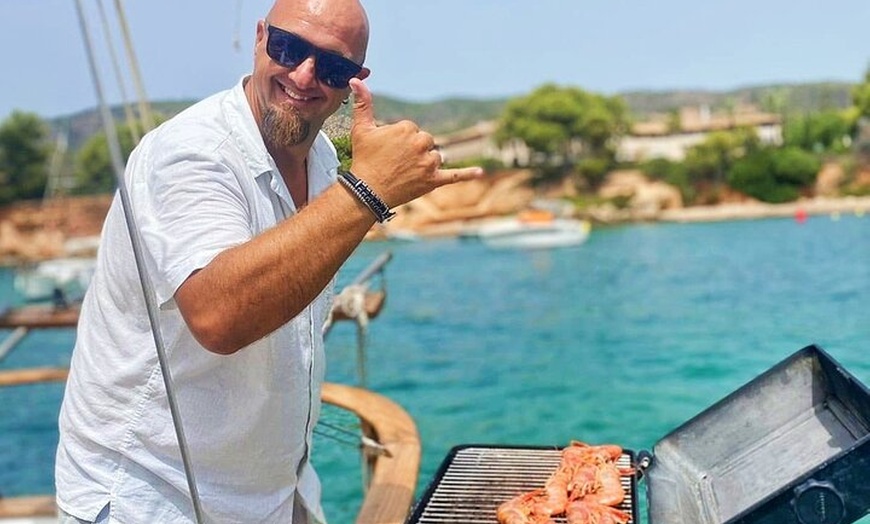 Image 5: Experiencia Gastronómica a Bordo de Velero Clásico en Palma