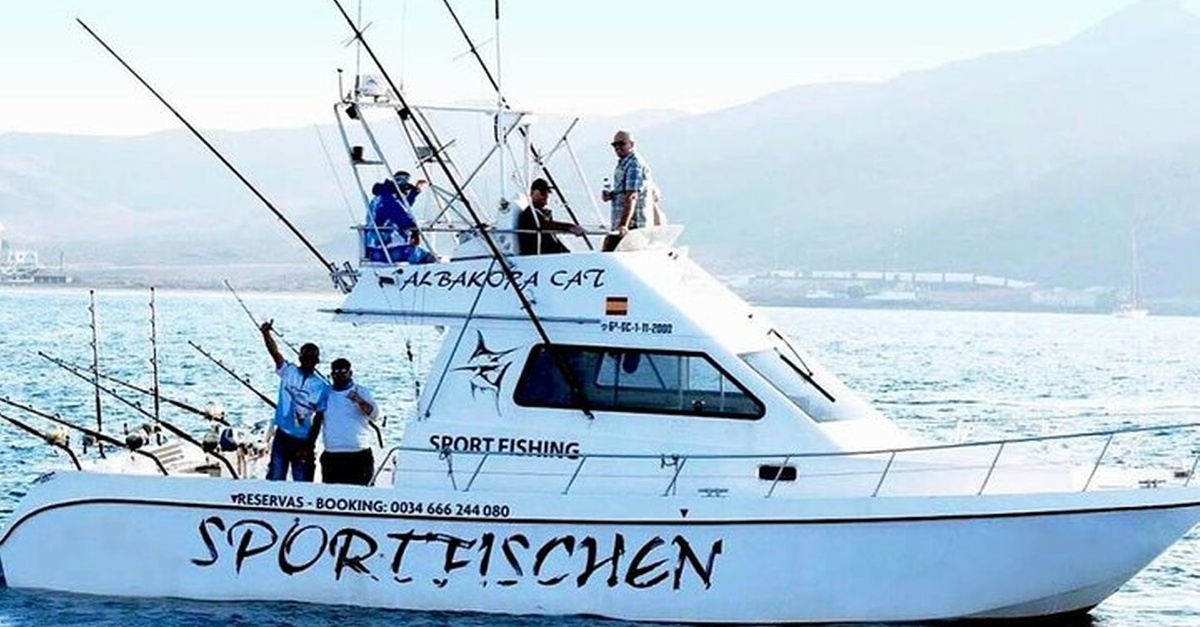 Actividad de pesca de fondo en Caleta de Fuste, Las Palmas