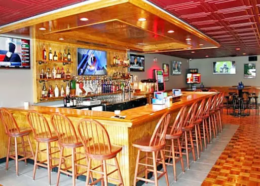 5% Cash Back at Tomatoe's Pizza & Sports Bar