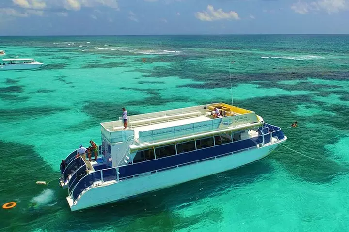 Isla Mujeres Private Catamaran Tour with Transportation
