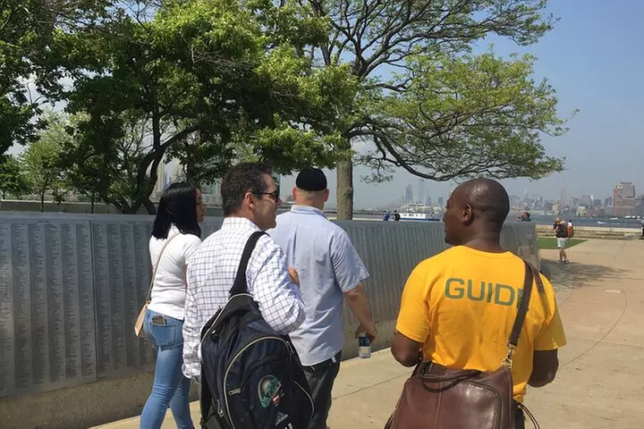 NYC Mafia and Ghost Tour to Ellis Island and Statue of Liberty