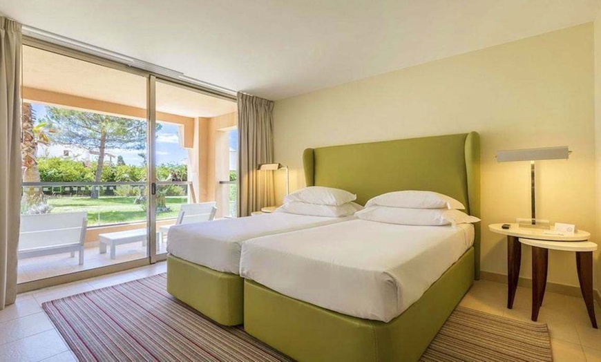 Image 6: ✈ ALGARVE | Albufeira - São Rafael Suites 5* - Piscine extérieure