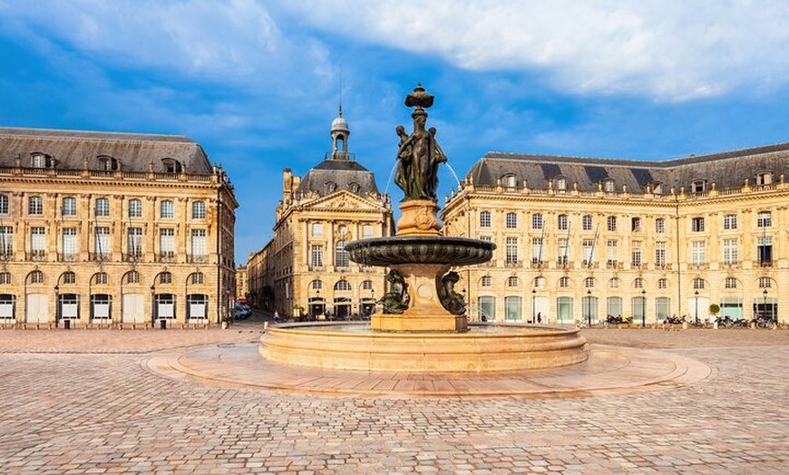 Image 1: Visite guidée privée de 2 heures à Bordeaux