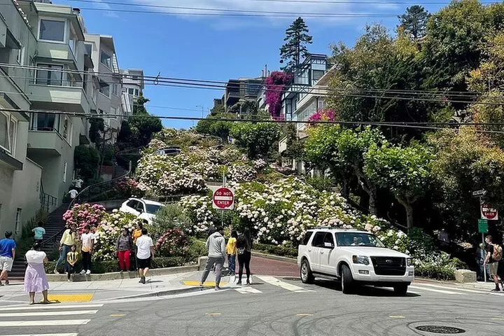 Private Luxury Car Tour in San Francisco Hotel Kabuki