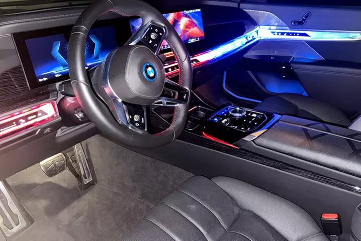 Luxury Airport Transfer in a BMW I7 E Drive 50