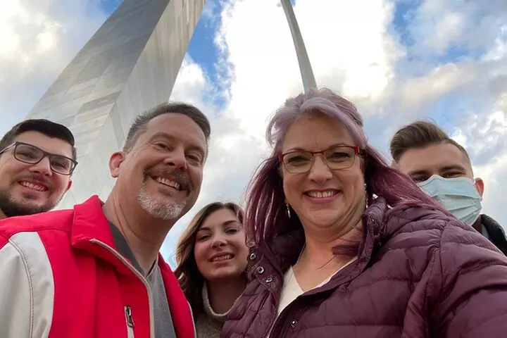 St. Louis Scavenger Hunt Walking Activity - Primary Image