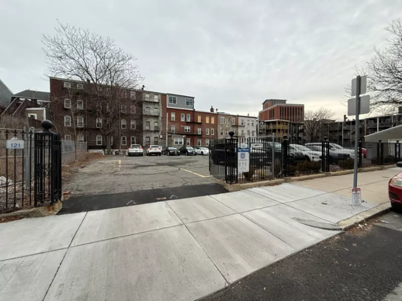 Parking at 121 Liverpool St. Lot