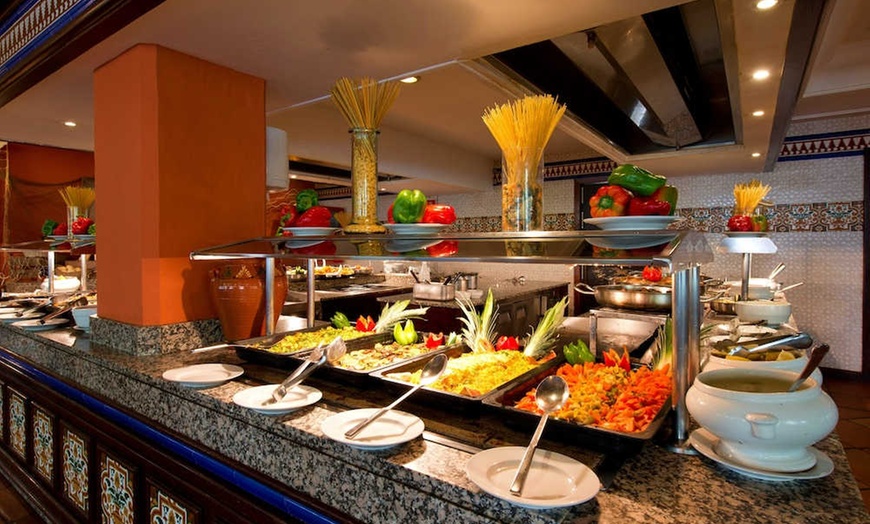 Image 34: ✈ COSTA DEL SOL | Marbella - BlueBay Banús 4*, 3 Nächte - Außenpool