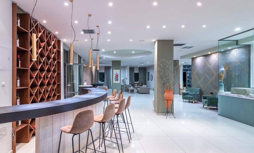 Image 9: ✈ CRÈTE | Gouves - Gouves Bay by Omilos Hotels 4*, 3 nuit - Tout in...