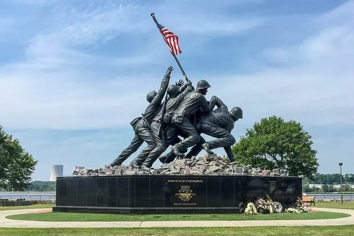 Monuments of DC Tour with Washington Monument or Museum Tickets