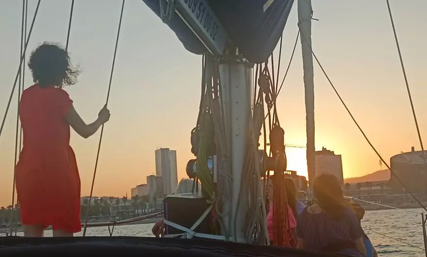 Image 6: Tour en velero al atardecer en Barcelona