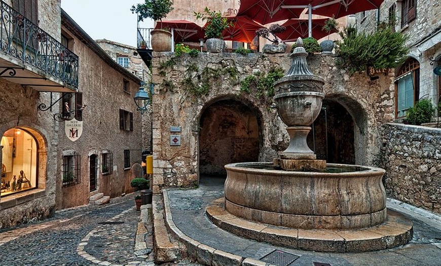 Image 3: Depuis Nice Cannes Antibes et St Paul DE Vence Visite Privée