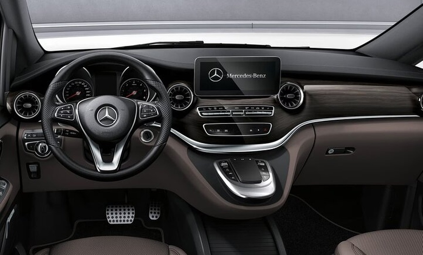 Image 6: Traslado privado VIP de la ciudad de Barcelona a la estación de tre...