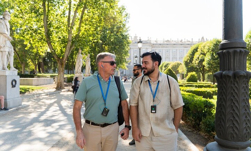 Image 7: Visita guiada al Palacio Real de Madrid para grupos pequeños con ca...