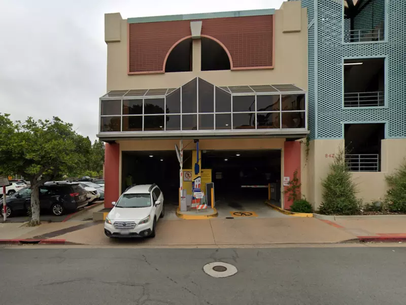 Parking at 842 Palm St. Garage
