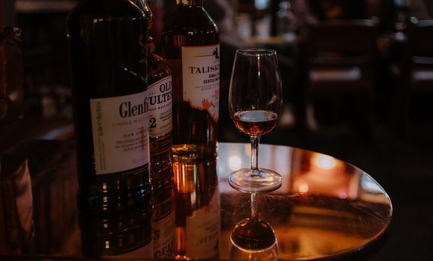 Image 2: Edinburgh: Whisky Tasting with Storytelling in a Historic Pub