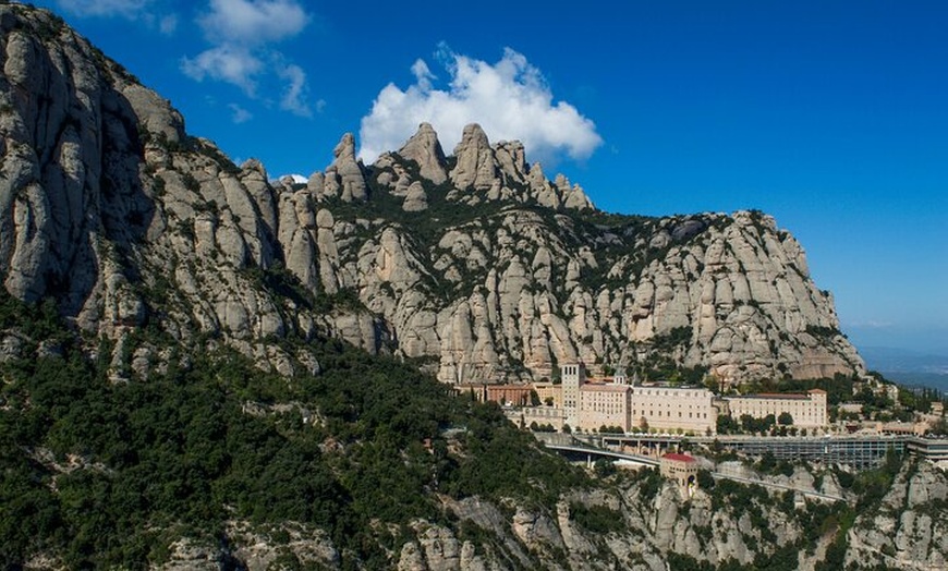 Image 3: Montserrat, Girona y Costa Brava Excursión de 12 horas desde Barcelona