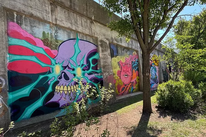 Offbeat Fulton Market Graffiti and Murals Street Art Tour - Second Medium