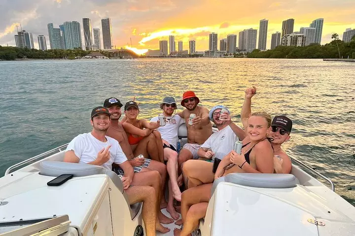 Miami Private Boat Cruise & Tour with a Captain - Primary Image