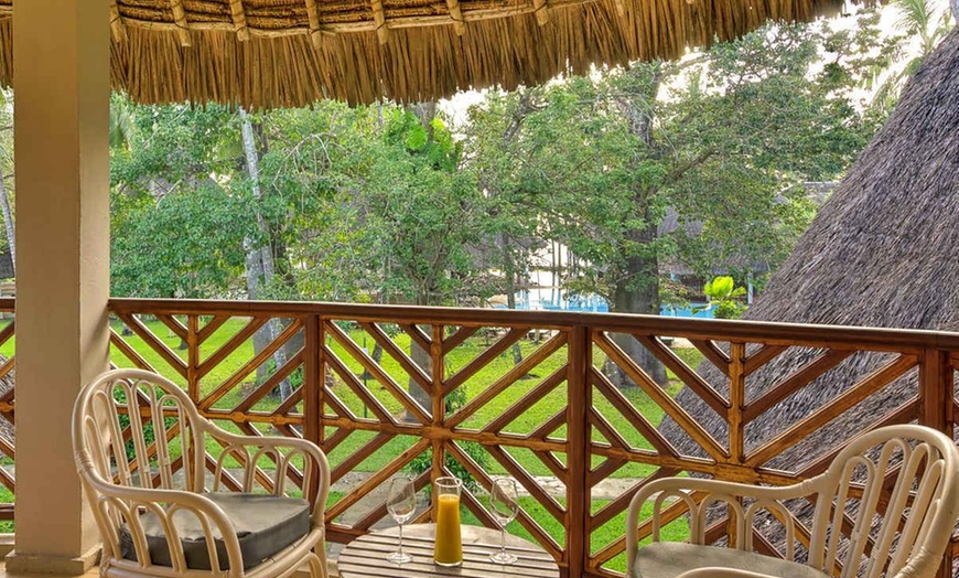 Image 4: ✈ KENYA | Mombasa - De la savane authentique aux rivages du Kenya 4...