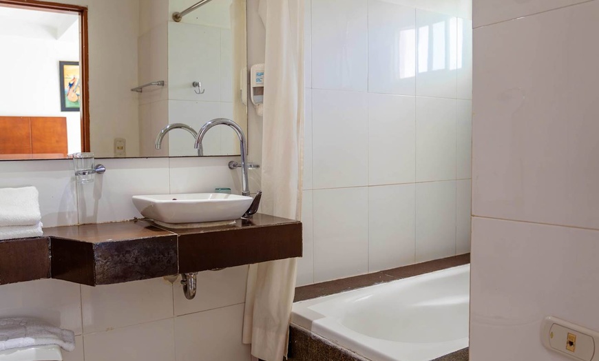 Image 12: ✈ COLOMBIA | Bocagrande - Coral Reef 3*, 5 notti - Piscina esterna