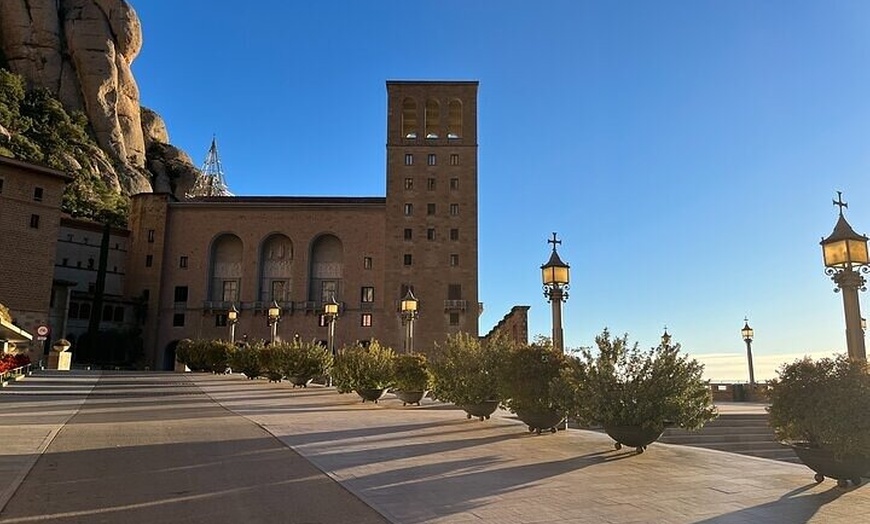 Image 13: Viaje temprano a Montserrat con senderismo, abadía, grupo muy pequeño