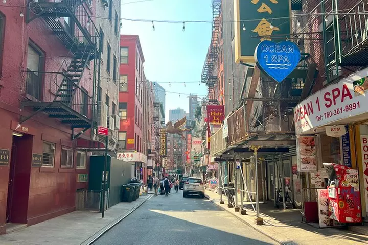 NYC: Greenwich Village Food Tour with 6 Locals Favorites Dishes