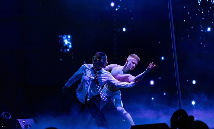 Image 14: Wintergarten Varieté "FLYING LIGHTS" - Highlightshow (75 Minutes)