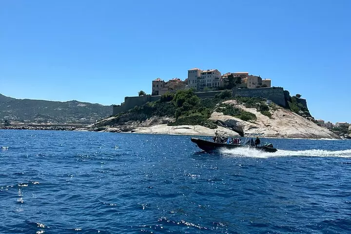 Excursion en Petit Comité dans la Réserve de Scandola