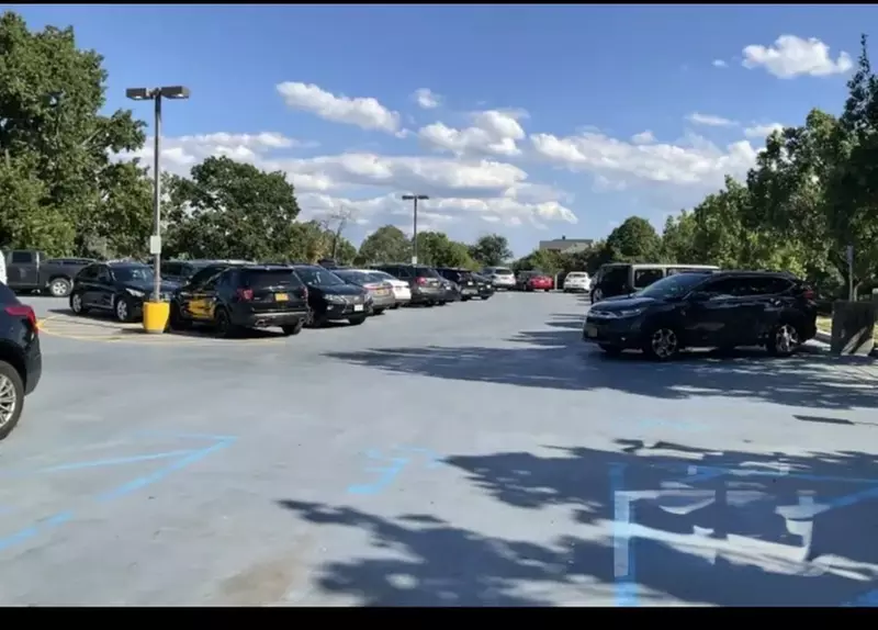 Parking at New York LaGuardia Marriott Airport Hotel Lot