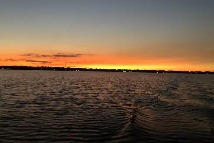 Pontoon Pub Crawl, 5 Lakeside Pubs and Restaurants Visit by Boat