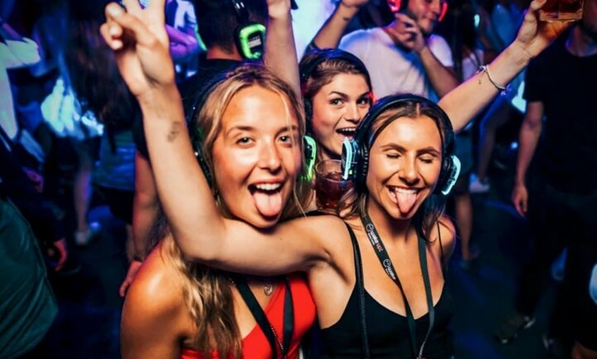 Image 11: Experiencia de crucero en barco por Barcelona y pasaporte de fiesta